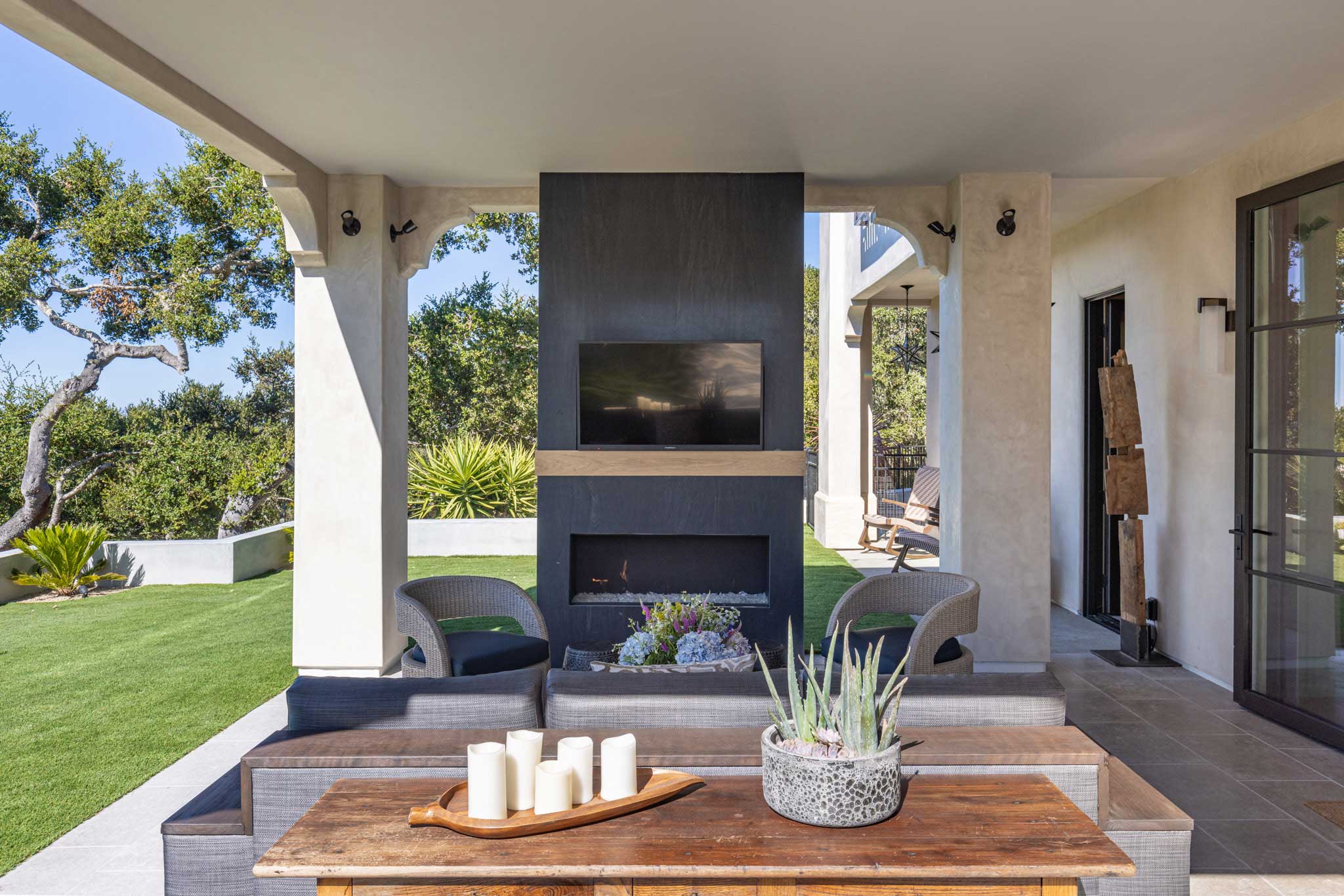 Nazare Taupe Limestone Brilliant Black Granite   Ashley Yates  7825 Monterra Oaks Rd