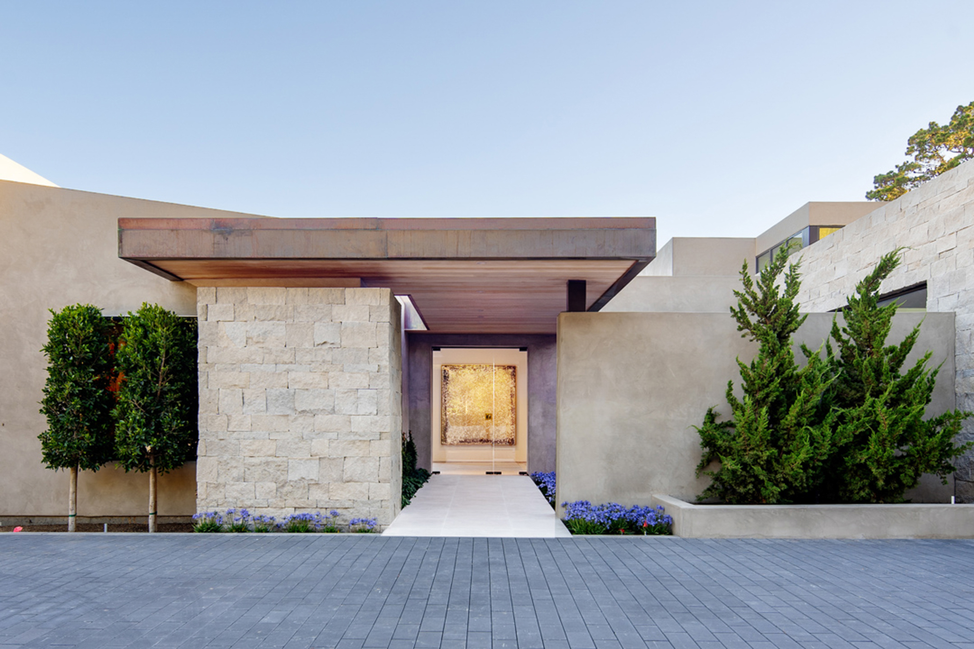 Emil Chateau Blanc Outdoor Entry Way   Edge Project (1)